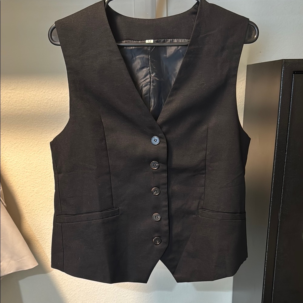Black Sleeveless Vest